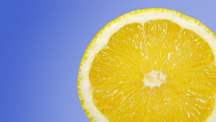 Citronová voda: Proč ji pít a jak prospívá vašemu zdraví 