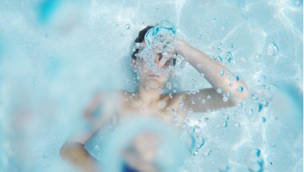 8 problémů s vodou v bazénu. Jak se jich zbavíte? 