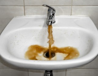 Co může za zákal vody v potrubí a jak vodu vyčistíte?